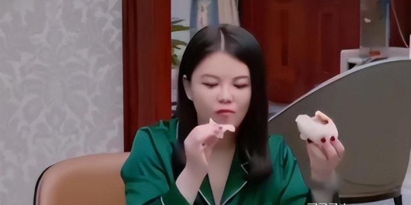 kaiyun集团-自作孽不可活！高调炫富的李湘再传“噩耗”，私生活被扒个底朝天